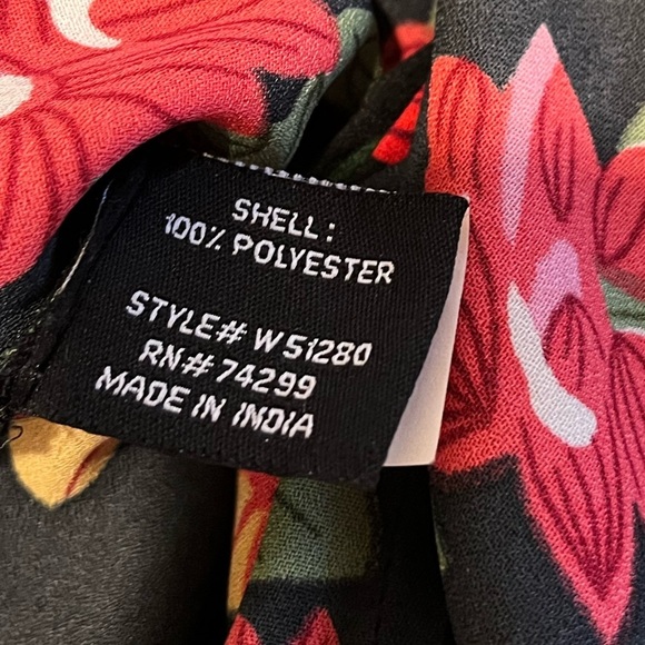 W118 by Walter Baker – Sleeveless Floral Blouse (M)🌸 - Picture 3 of 7